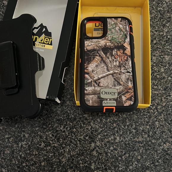 Otter Box Defender series screen less edition for IPhone 11 Pro Max - Picture 3 of 3